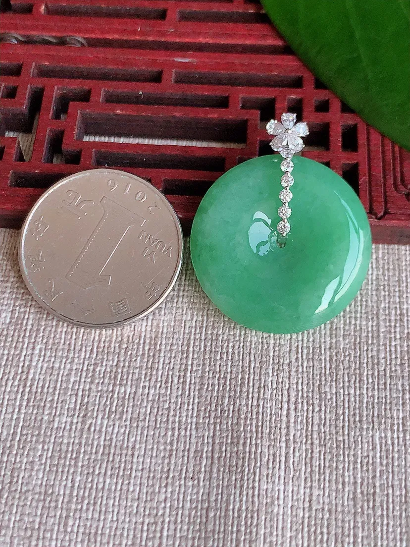 天然A货翡翠18K金伴满绿平安扣吊坠尺寸32.8×26.8×5.6m量9.55g 0704