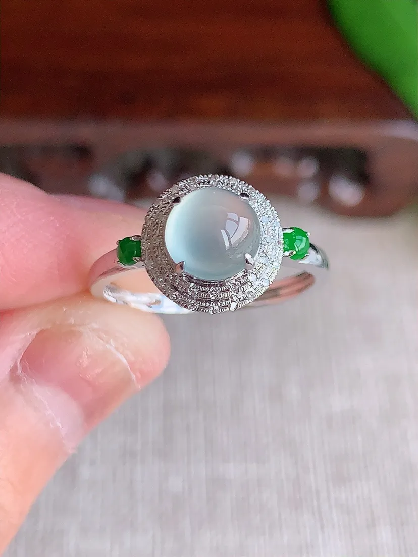 天然A货翡翠18K金伴钻镶嵌白月光蛋面戒指 圈口17.6裸石尺寸6.6mm 重量2.00g 0704