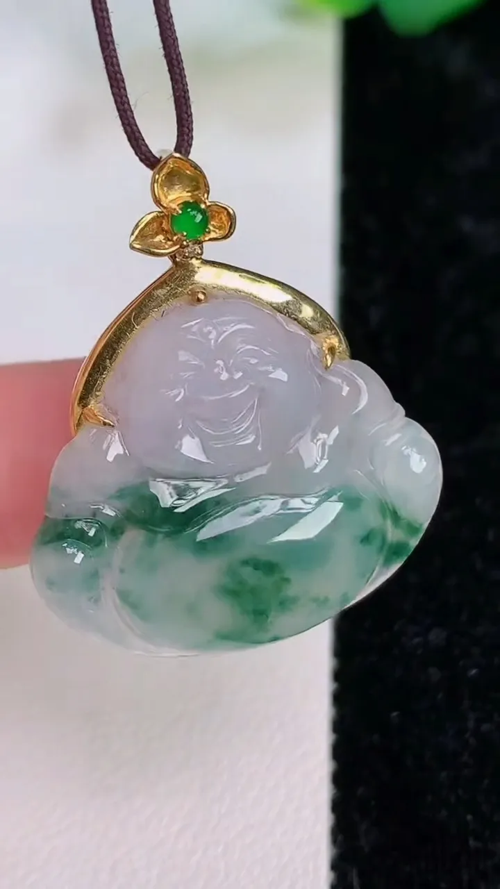 天然A货翡翠18k金飘花佛公吊坠，尺寸32-22.7-27-4.2，重量:4.72g
7月6日