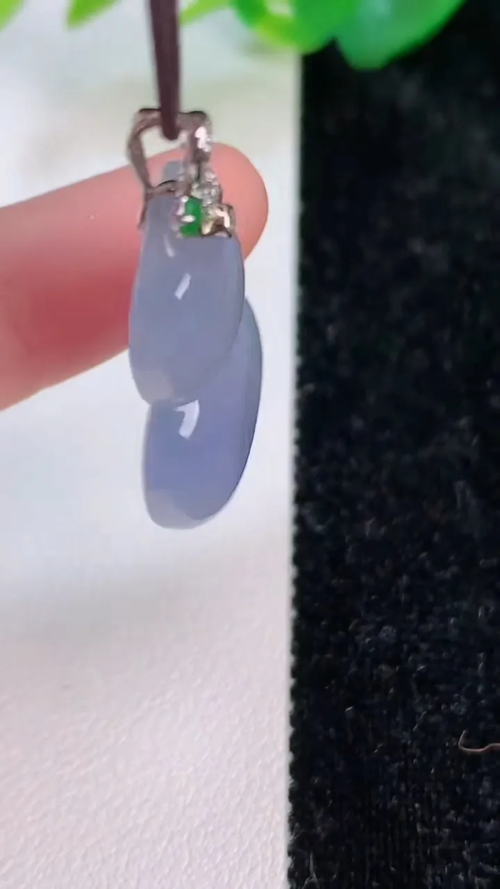 天然A货翡翠18k金紫罗兰葫芦吊坠，尺寸28-19-6，重量:6.58g
7月6日