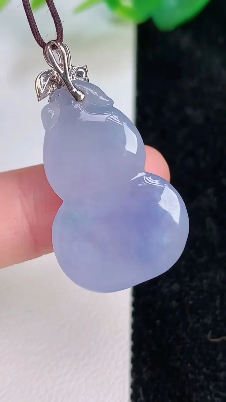 天然A货翡翠18k金紫罗兰葫芦吊坠，尺寸28-19-6，重量:6.58g
7月6日