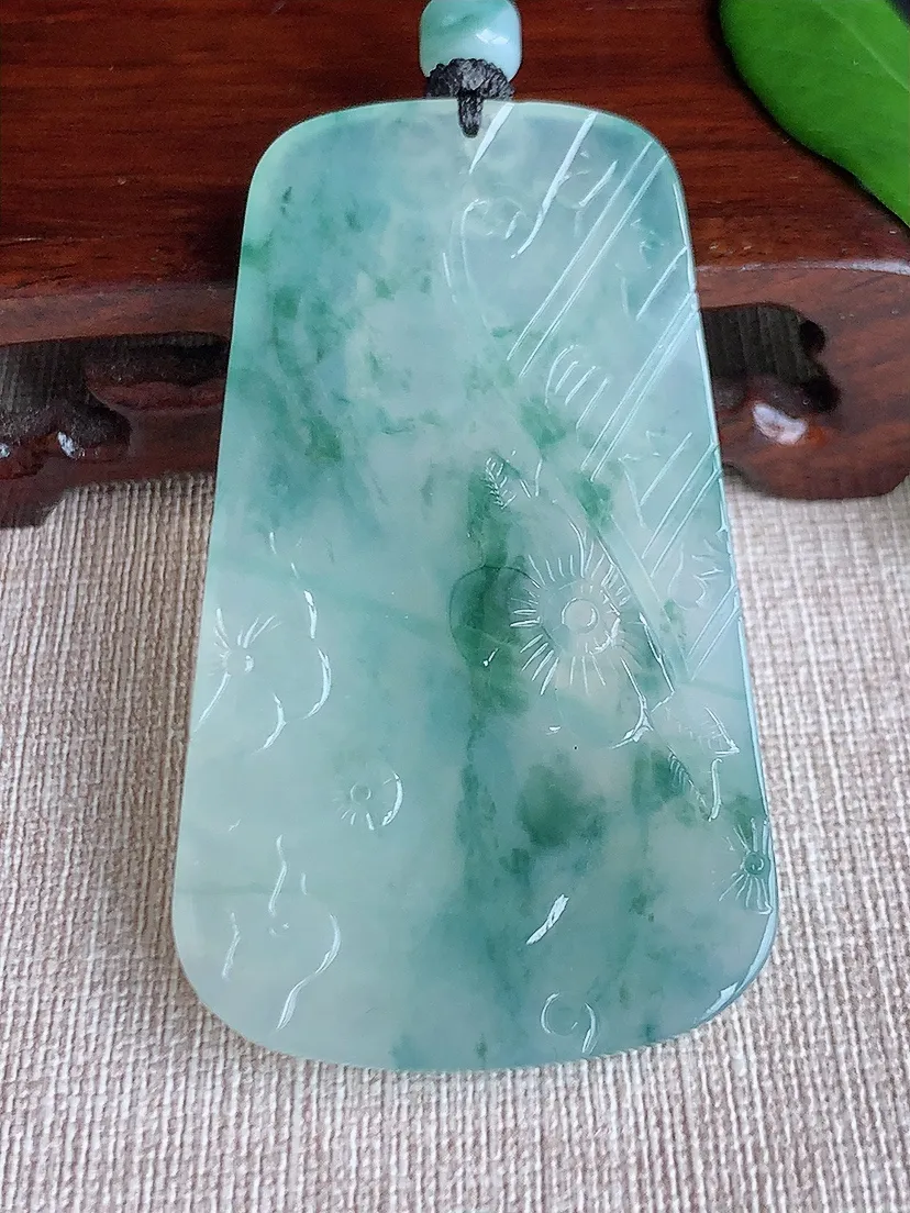天然A货翡翠飘花虚空藏菩萨吊坠尺寸68×39.3×5.4m量40.45g 0704