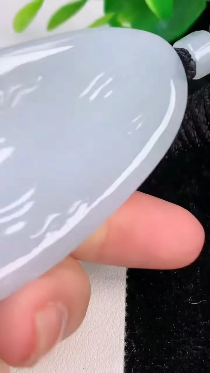 天然A货翡翠大势至观音菩萨吊坠，尺寸62-35.3-10.7，重量:54.52g
7月6日