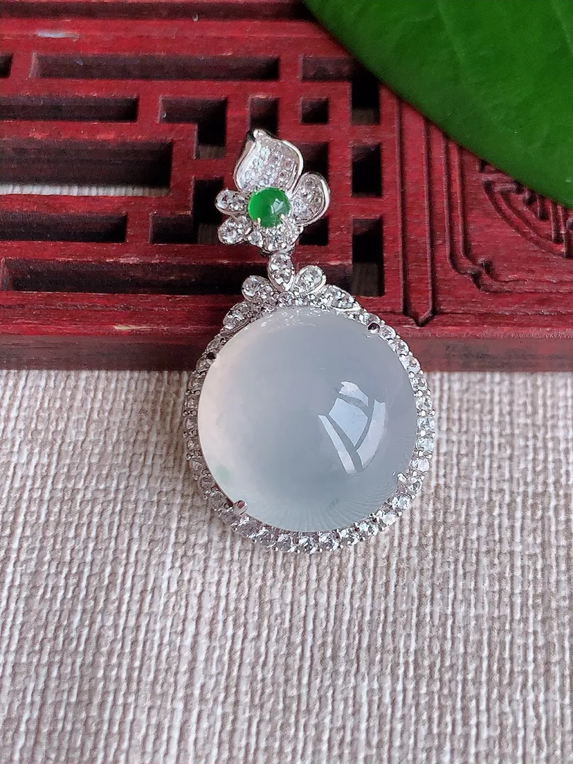 天然A货翡翠18K金伴飘花蛋面吊坠 尺寸32×18.5×11裸石15.8m量6.72g 0704