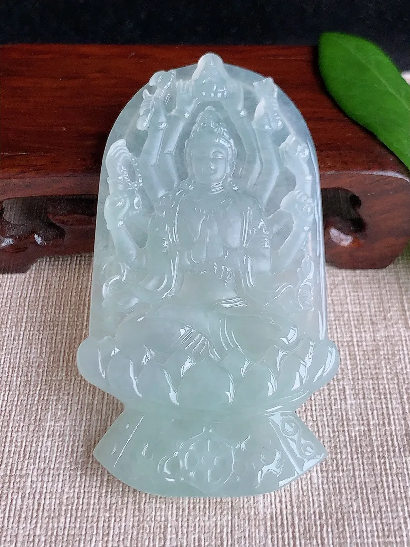 天然A货翡翠晴水千手观音吊坠尺寸74×41.6×5.5m量39.95g 0704