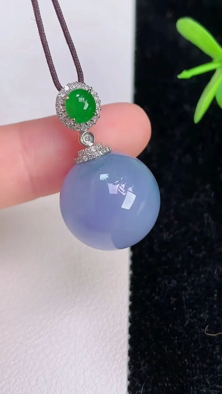 天然A货翡翠18k金紫罗兰圆珠吊坠，尺寸16，重量:8.09g7月6日
工厂直销收藏佳品,种好水足，