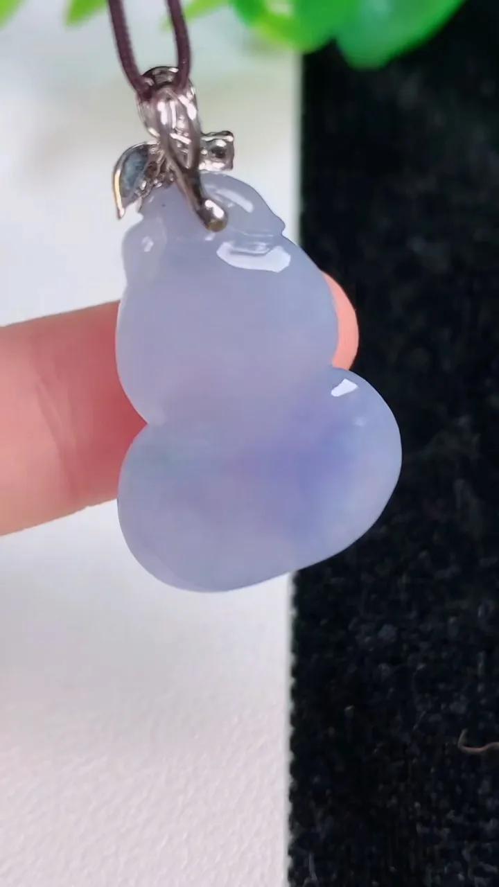 天然A货翡翠18k金紫罗兰葫芦吊坠，尺寸28-19-6，重量:6.58g
7月6日