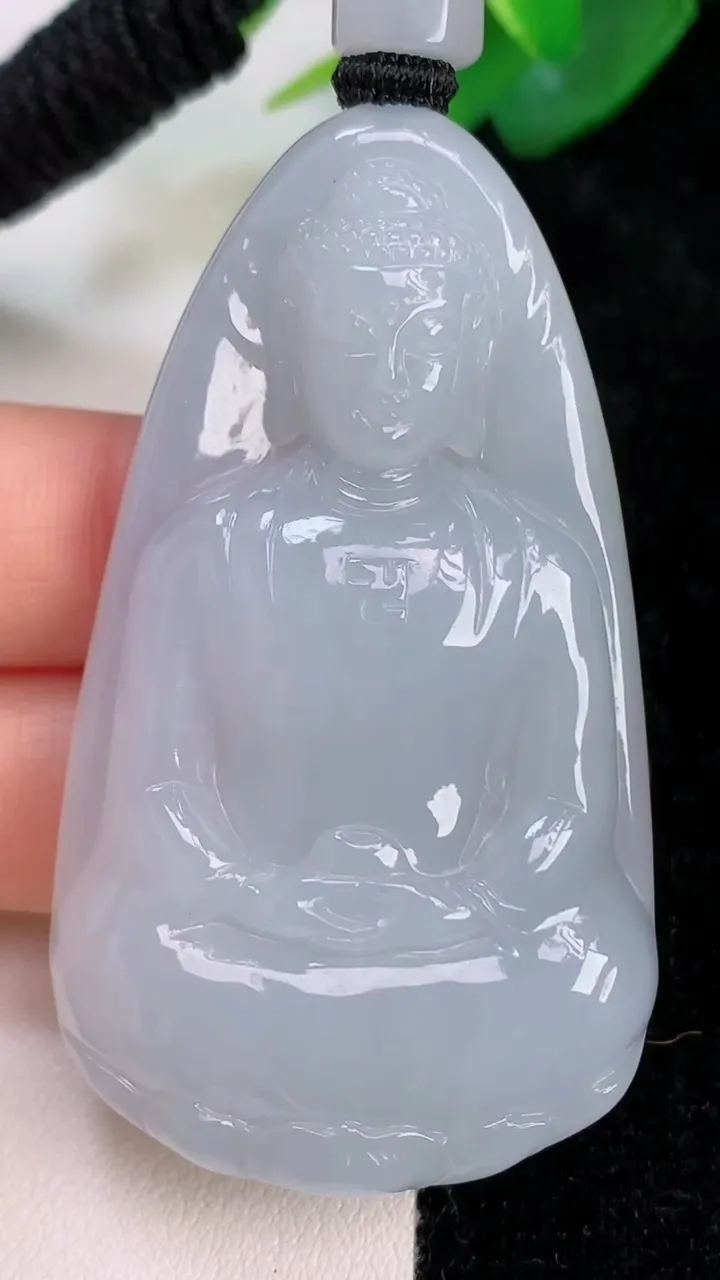 天然A货翡翠大日如来吊坠，尺寸59.4-35-11.7，重量:51.07g
7月6日