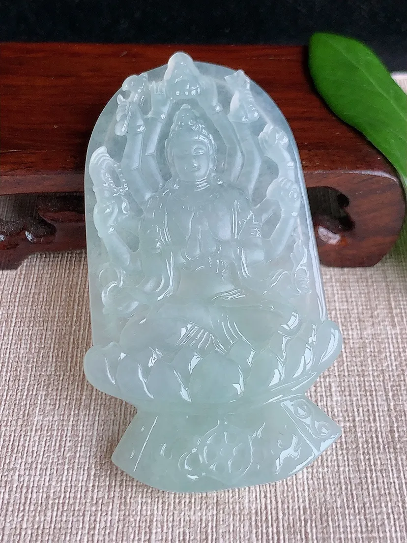 天然A货翡翠晴水千手观音吊坠尺寸74×41.6×5.5m量39.95g 0704