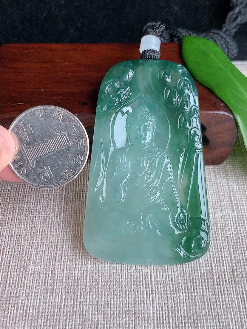 天然A货翡翠飘花大日如来吊坠尺寸63.5×37×5m量31.62g 0704