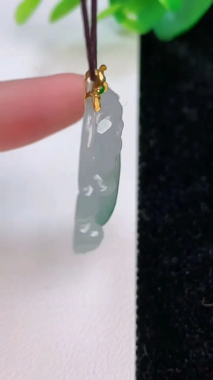 天然A货翡翠佛公吊坠，尺寸29-32.6-6.5，重量:9.11g
7月6日