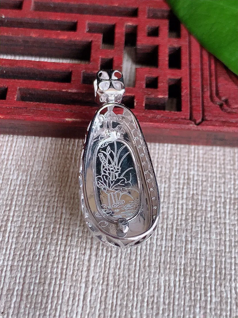 天然A货翡翠18K金伴白月光四季豆福豆平安豆吊坠尺寸32×12.3×9.8裸石22.5×10.7m量