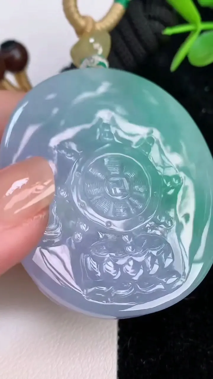 天然A货翡翠春带彩紫罗兰一念之间吊坠，尺寸51.3-45-12，重量:64.83g
7月6日