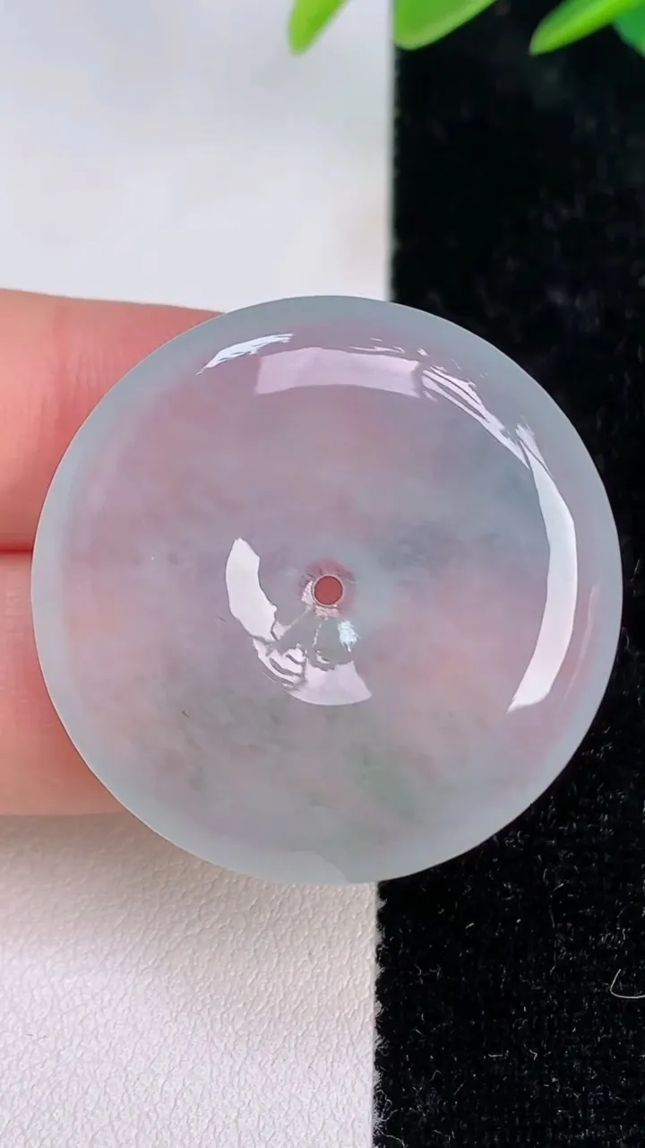 天然A货翡翠平安扣吊坠，尺寸32.5-5.7，重量:12.31g
7月6日
