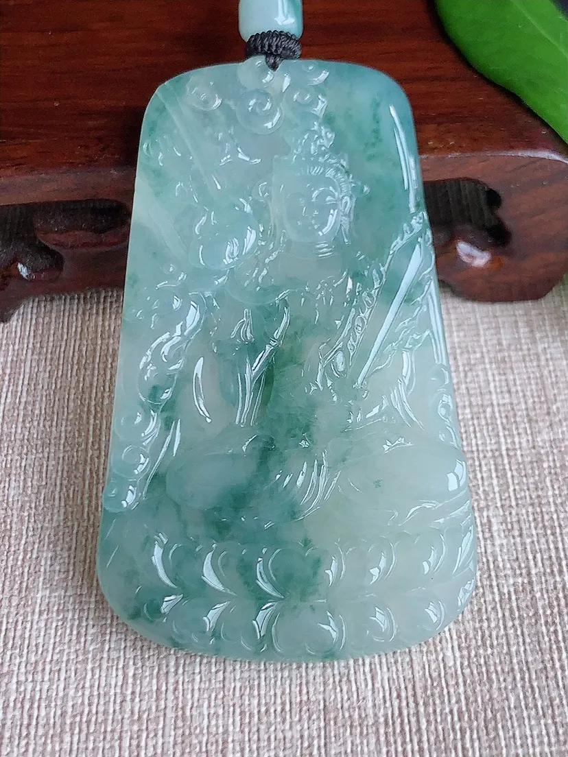 天然A货翡翠飘花虚空藏菩萨吊坠尺寸68×39.3×5.4m量40.45g 0704