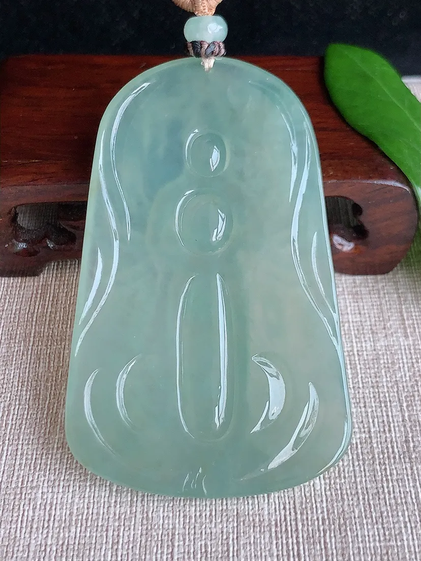 天然A货翡翠晴水千手观音吊坠尺寸74.5×46×5.8m量52.06g 0704