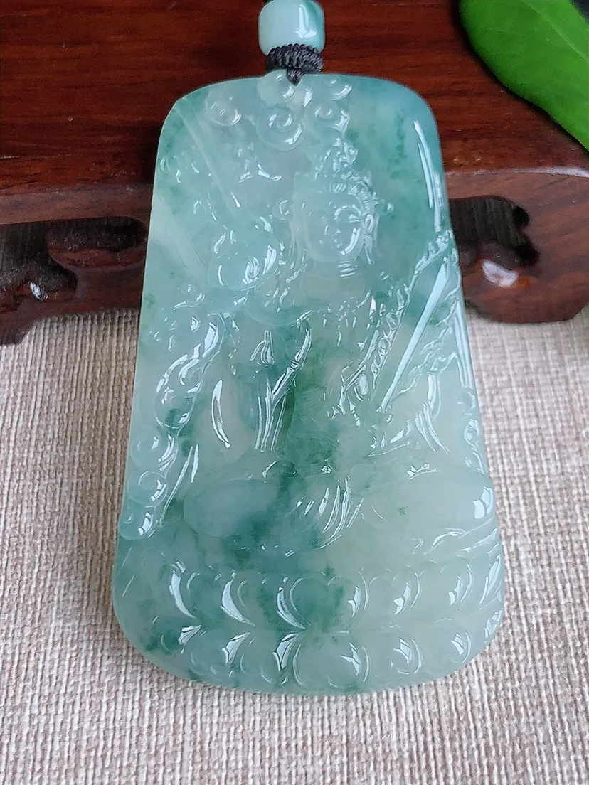天然A货翡翠飘花虚空藏菩萨吊坠尺寸68×39.3×5.4m量40.45g 0704