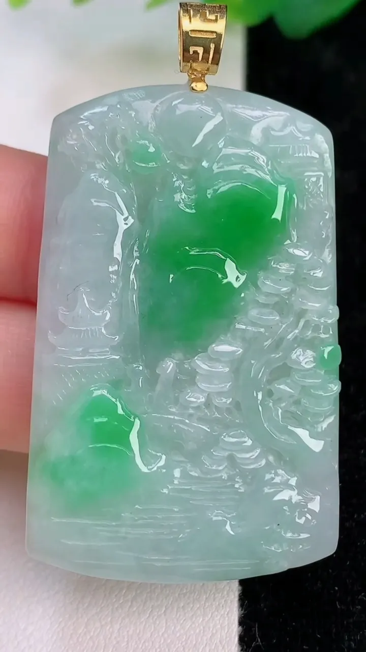 天然A货翡翠山水牌吊坠，尺寸4892-31-5.2，重量:20.10g
7月6日