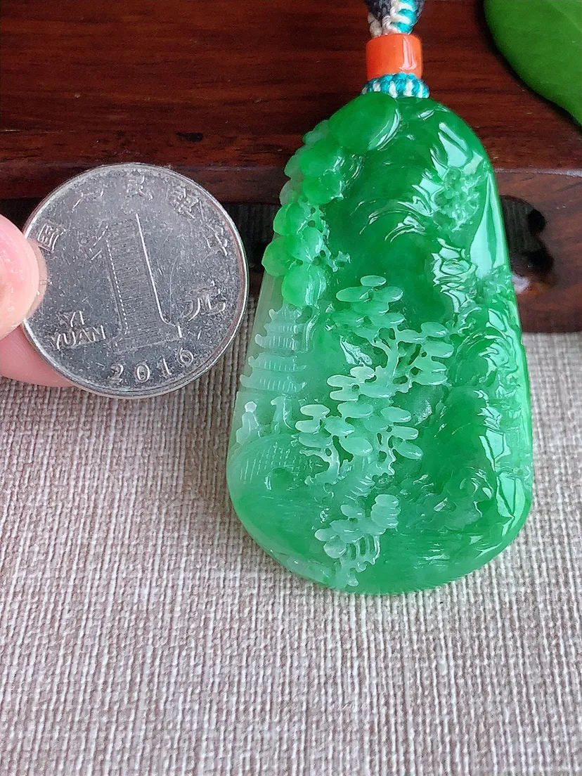 天然A货翡翠飘阳绿意境山水牌吊坠 尺寸51.3×30.8×7.4m量28.10g 0704