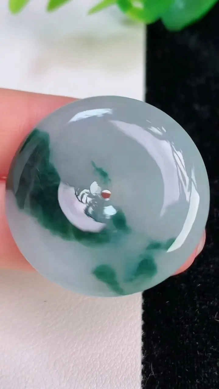 天然A货翡翠飘花平安扣吊坠，尺寸33.4-6，重量:13.55g
7月6日