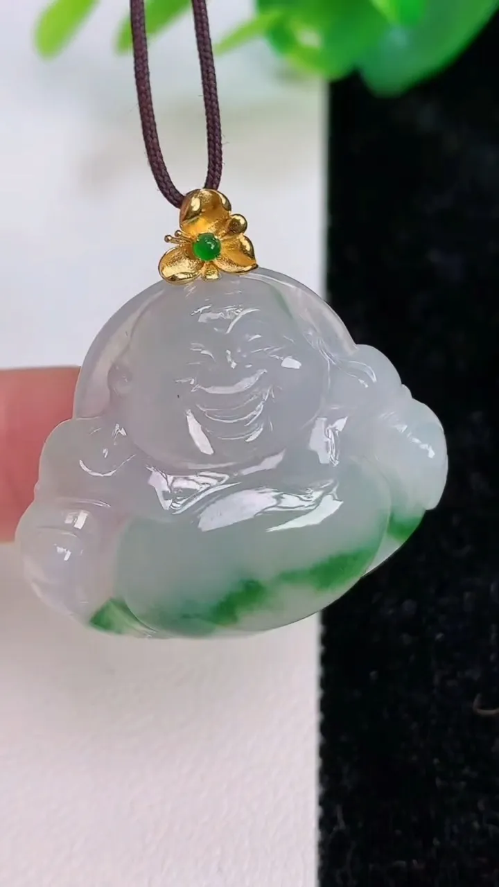 天然A货翡翠佛公吊坠，尺寸29-32.6-6.5，重量:9.11g
7月6日