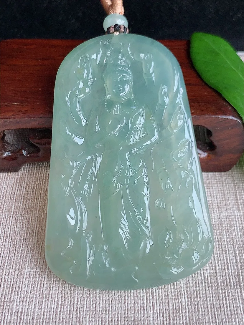 天然A货翡翠晴水千手观音吊坠尺寸74.5×46×5.8m量52.06g 0704