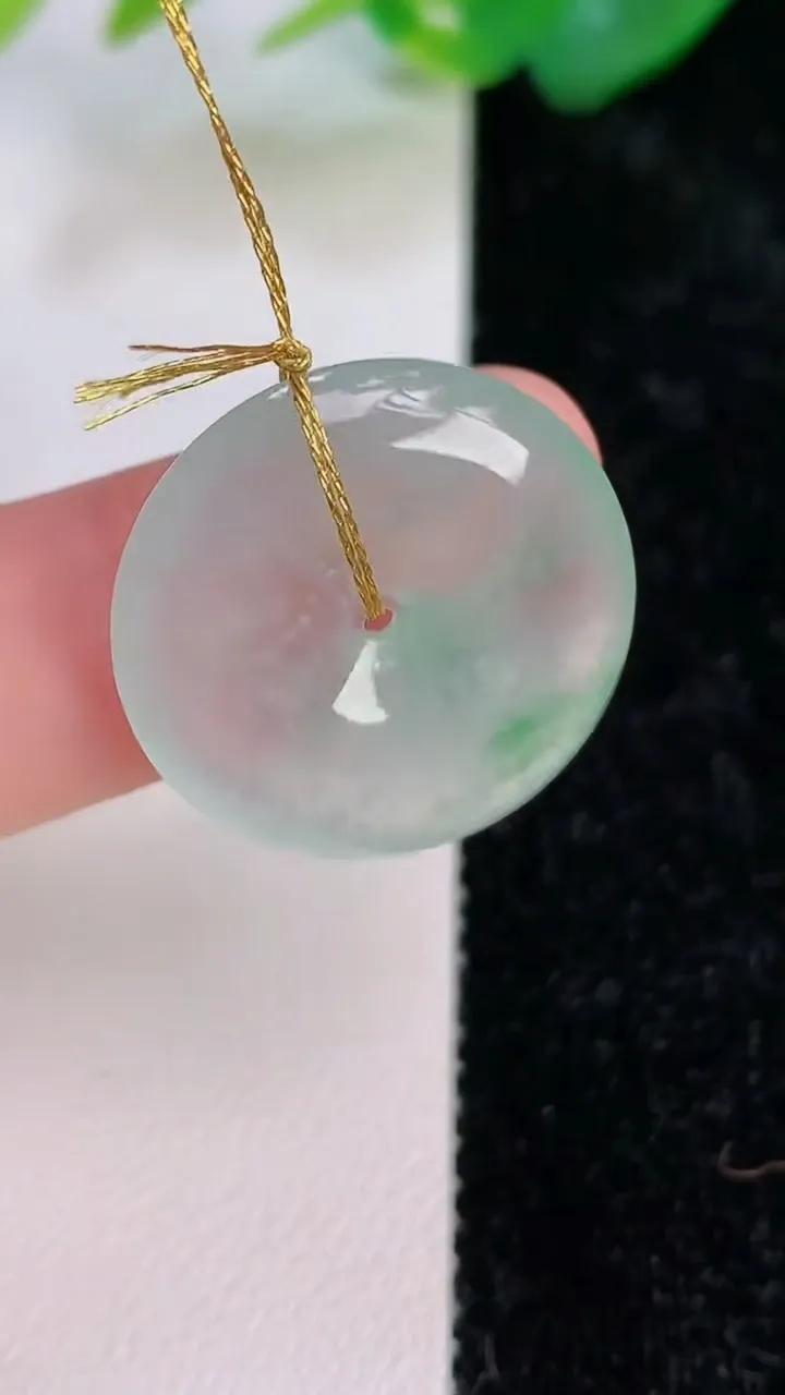天然A货翡翠平安扣吊坠，尺寸22-4.4，重量:4.42g
7月6日