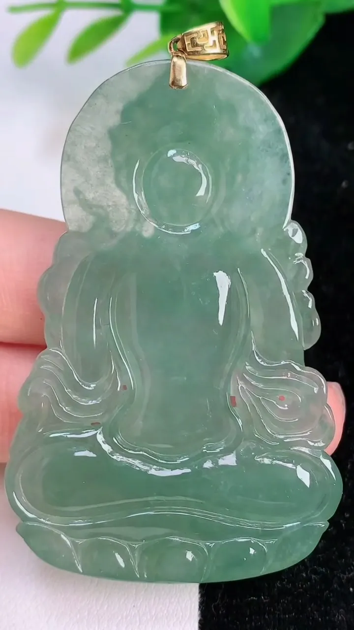 天然A货翡翠度母吊坠，尺寸62.4-40.8-4.6，重量:23.76g
7月6日