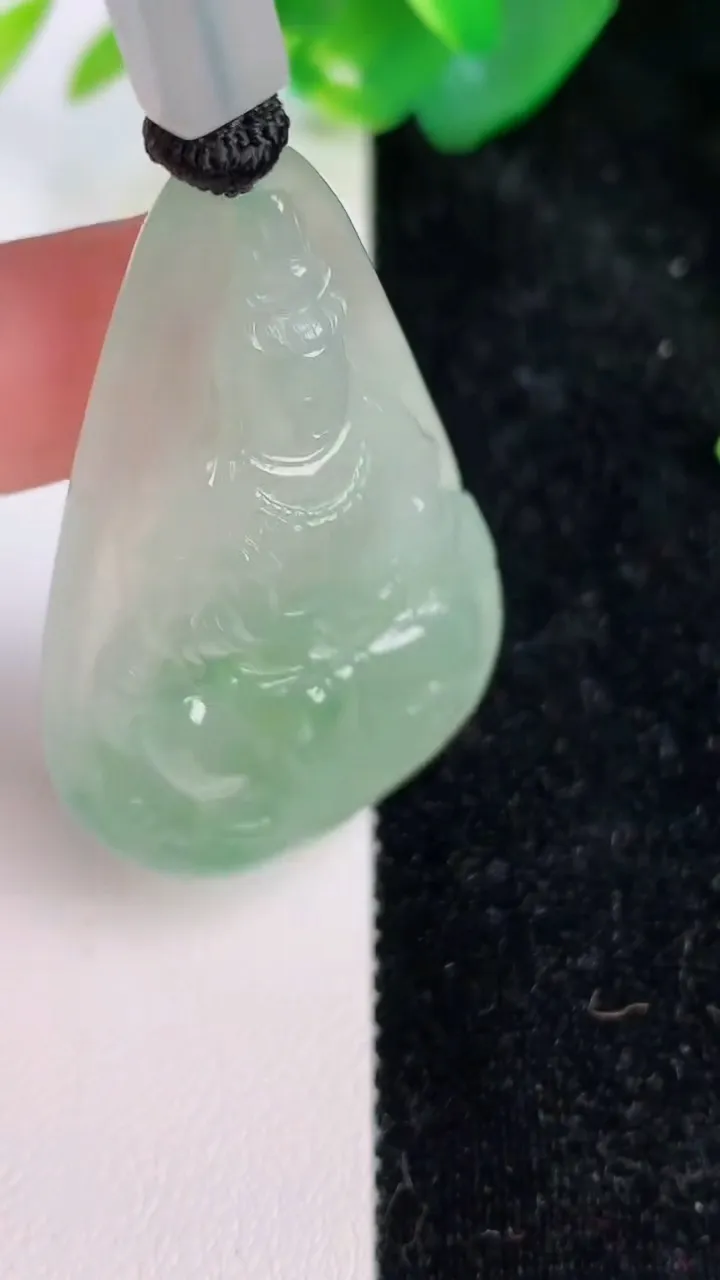 天然A货翡翠观音菩萨吊坠，尺寸49-30.4-9，重量:23.27g
7月6日