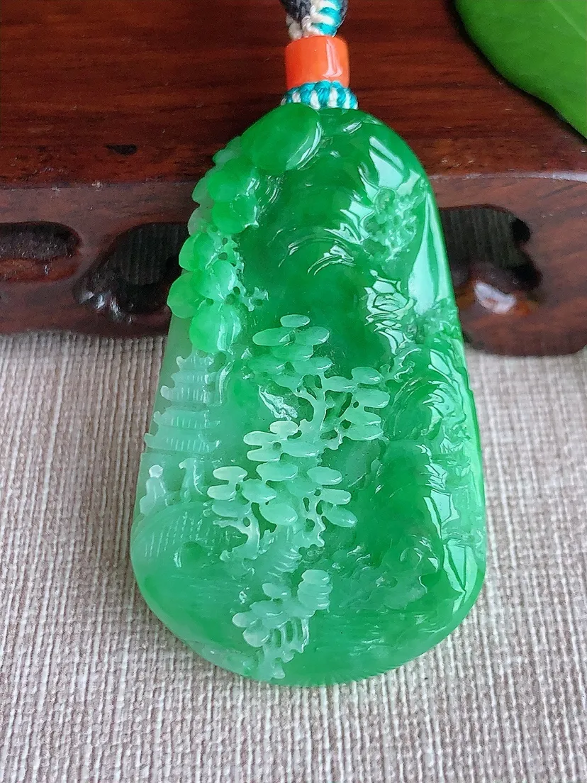 天然A货翡翠飘阳绿意境山水牌吊坠 尺寸51.3×30.8×7.4m量28.10g 0704