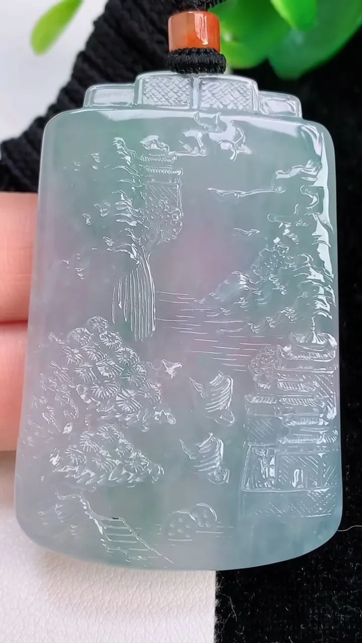天然A货翡翠山水牌吊坠，尺寸56.5-38-5.2，重量:30.86g
7月6日