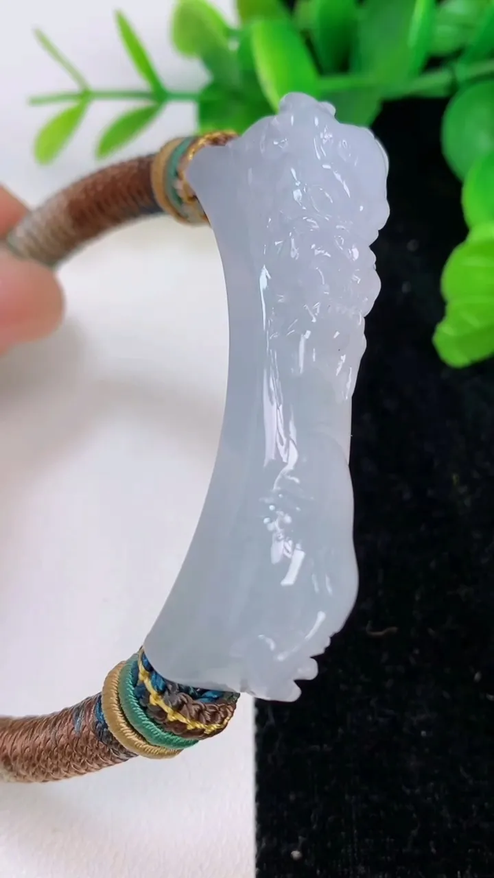 天然A货翡翠龙牌手绳，尺寸54-12.5-16，重量:33.11g
7月6日