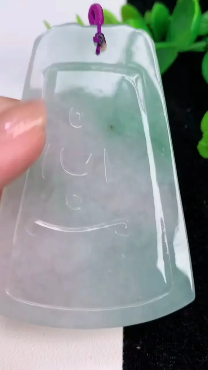 天然A货翡翠普贤菩萨吊坠，尺寸76.7-53.8-5，重量:41.89g
7月6日