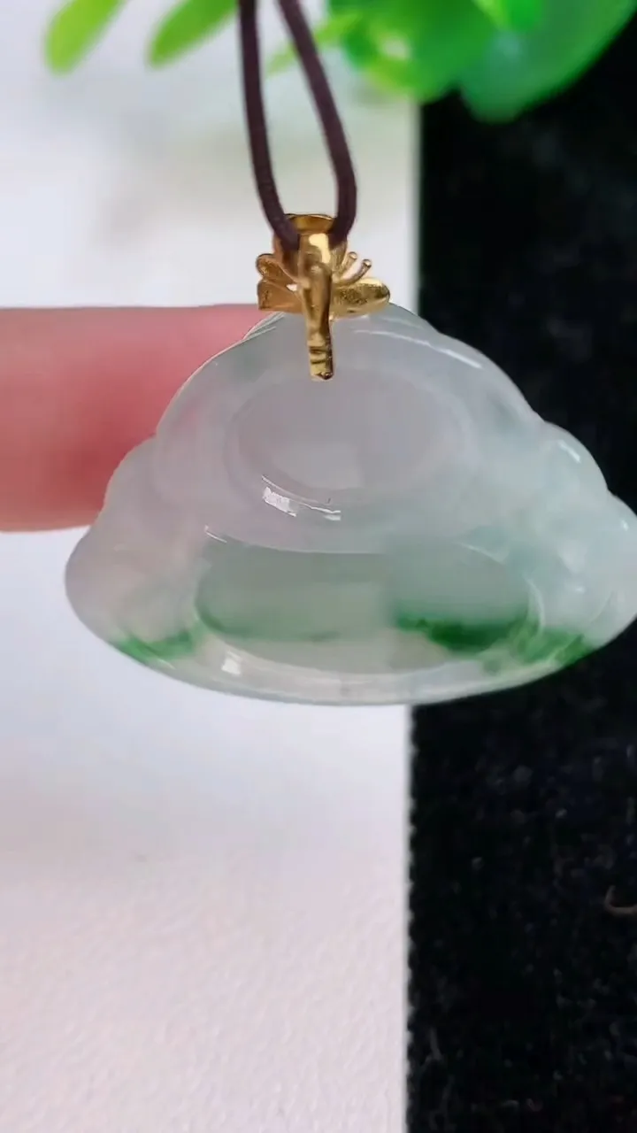 天然A货翡翠佛公吊坠，尺寸29-32.6-6.5，重量:9.11g
7月6日