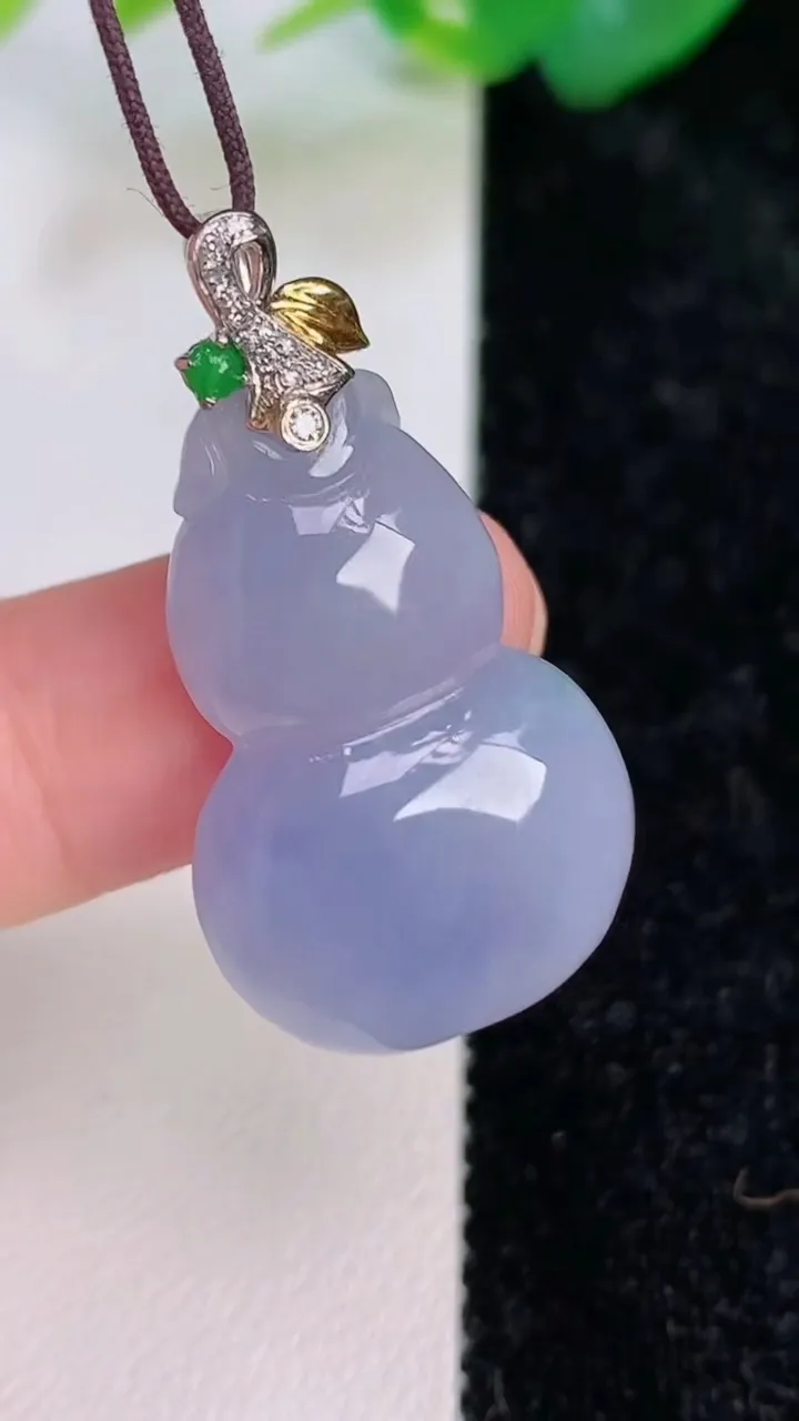 天然A货翡翠18k金紫罗兰葫芦吊坠，尺寸28-19-6，重量:6.58g
7月6日