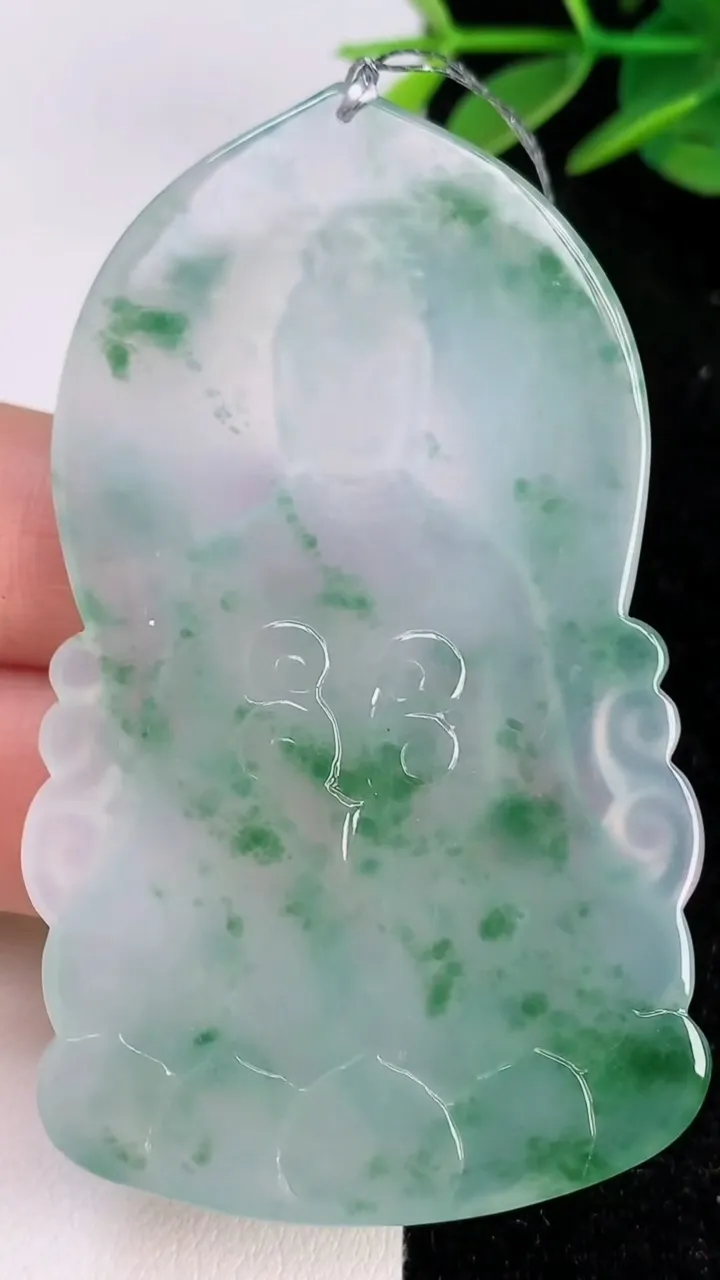 天然A货翡翠大势至观音菩萨吊坠，尺寸65.8-37.3-5.3，重量:28.79g
7月6日