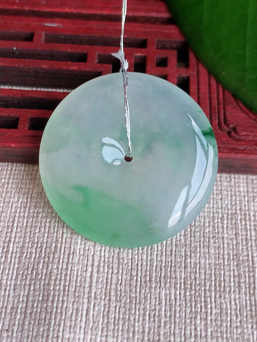 天然A货翡翠飘绿平安扣吊坠尺寸31.4×5.5m量12.07g 0704