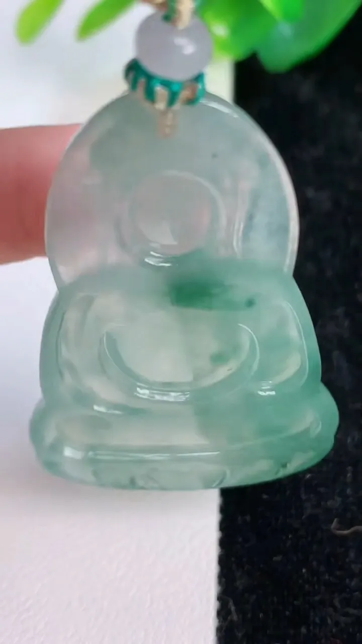天然A货翡翠观音菩萨吊坠，尺寸54.2-33.2-6，重量:21.02g
7月6日
