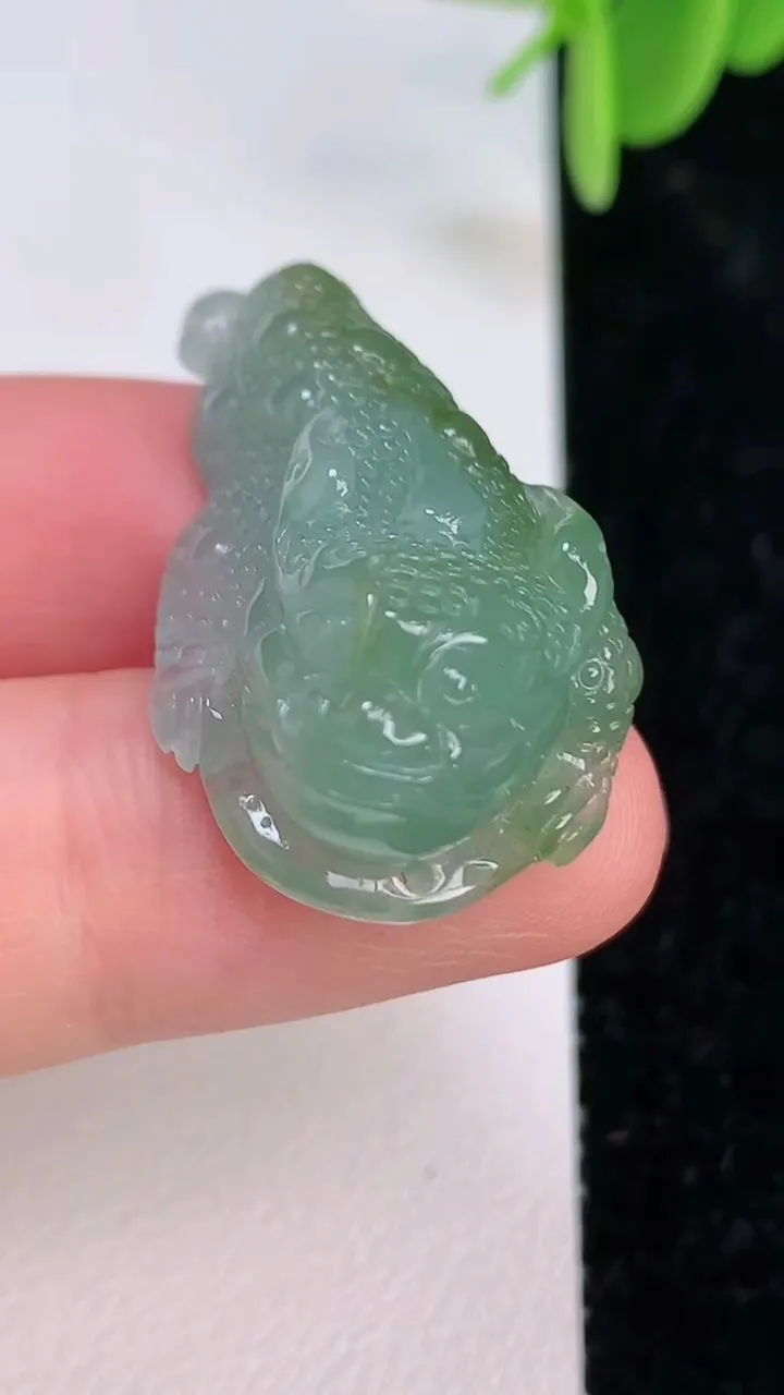 天然A货翡翠金蟾吊坠，尺寸33.3-17.7-9.6，重量:8.66g
7月7日