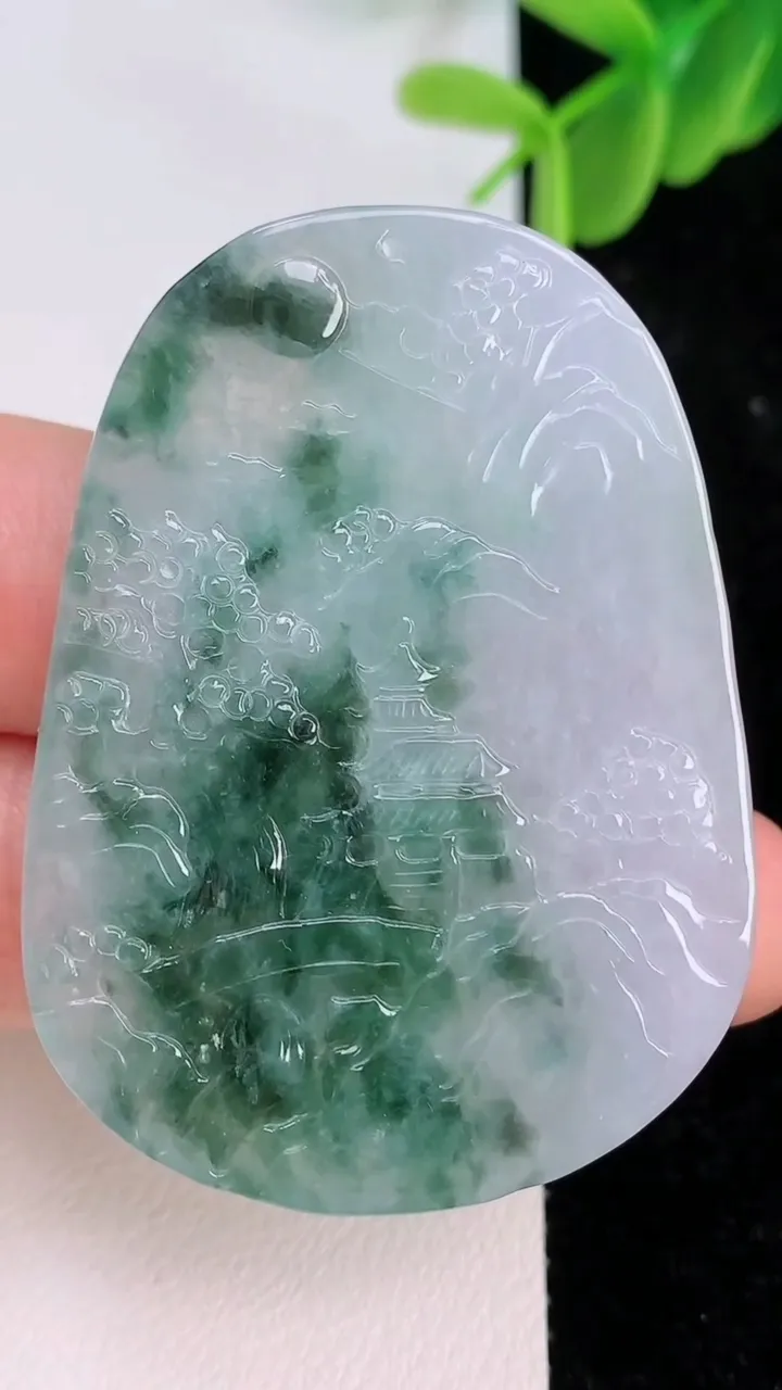 天然A货翡翠牌吊坠，尺寸51.3-38-5，重量:22.56g
7月7日