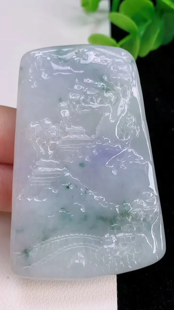 天然A货翡翠春带彩紫罗兰山水牌吊坠，尺寸66.8-44.6-7.3，重量:48.51g
7月7日