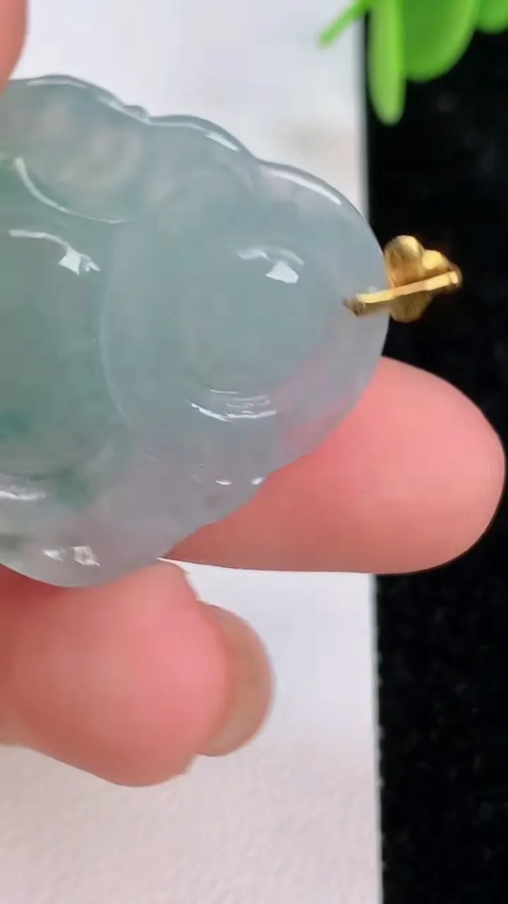 天然A货翡翠18k金飘花佛公吊坠，尺寸28-30-5.8，重量:7.22g
7月7日