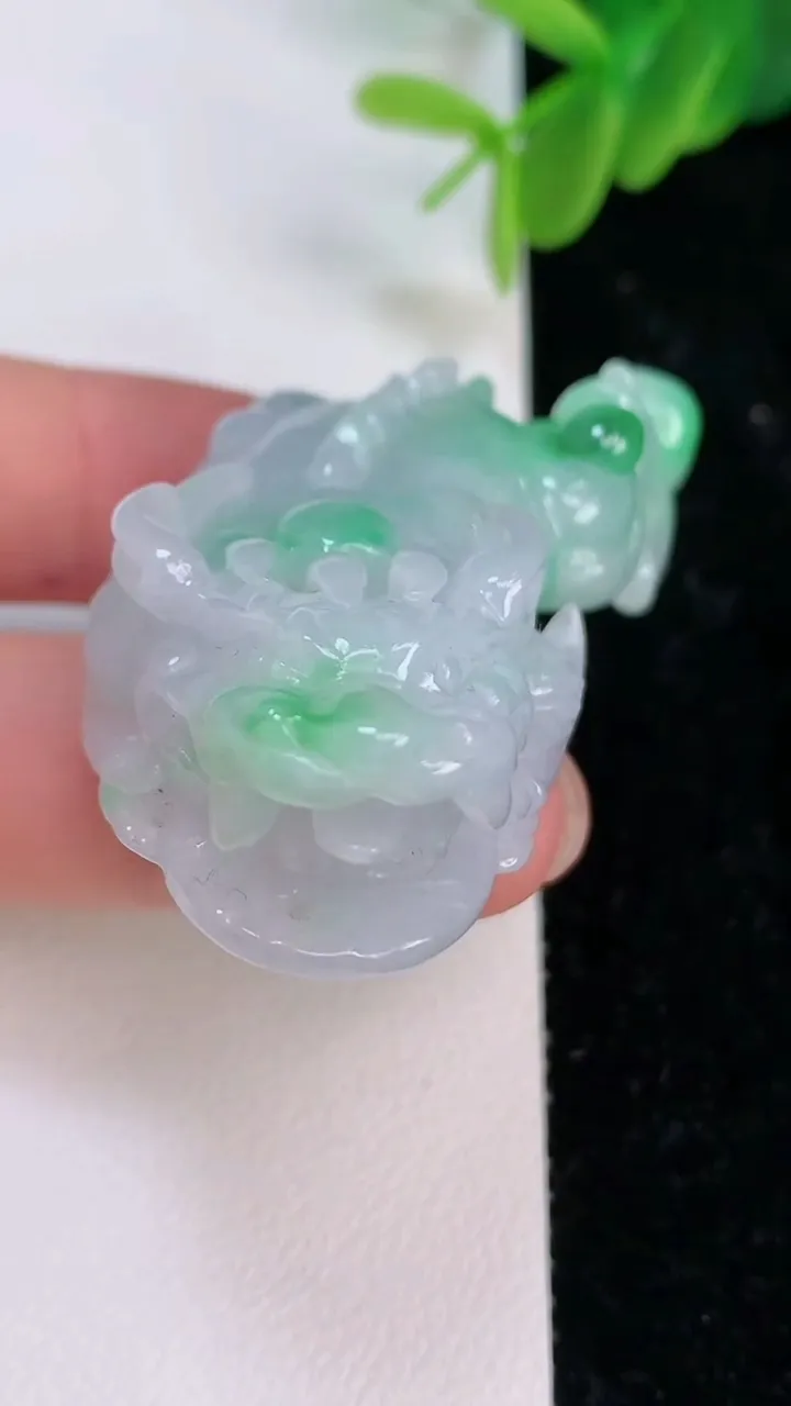 天然A货翡翠貔貅吊坠，尺寸55.3-25.3-14，重:43.50g
7月7日