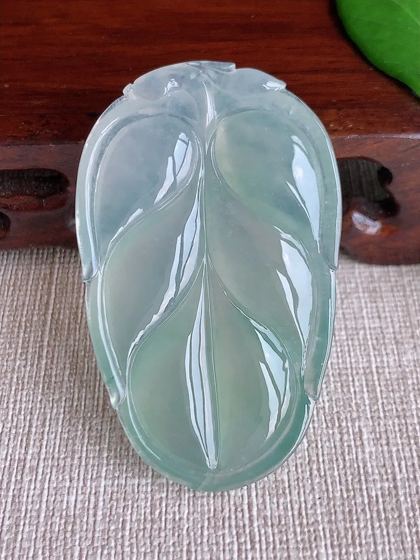 天然A货翡翠晴水大叶子金枝玉叶吊坠尺寸53×32.6×6.6m量22.64g 0704