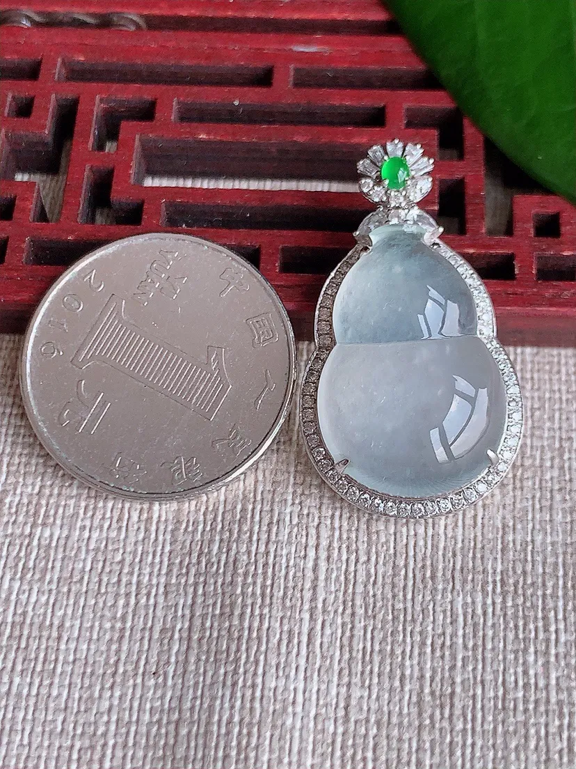 天然A货翡翠18K金伴白月光葫芦吊坠尺寸34×19.2×9裸石23.4×15.8m量6.27g 0704