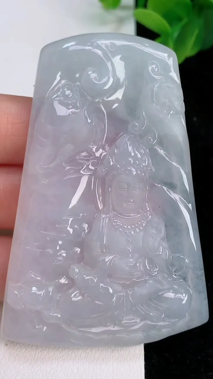 天然A货翡翠飘花普贤菩萨吊坠，尺寸73.2-49.2-6，重量:40.33g
7月7日