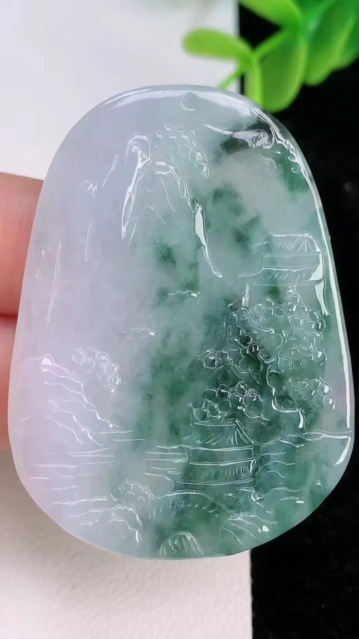 天然A货翡翠牌吊坠，尺寸51.3-38-5，重量:22.56g
7月7日