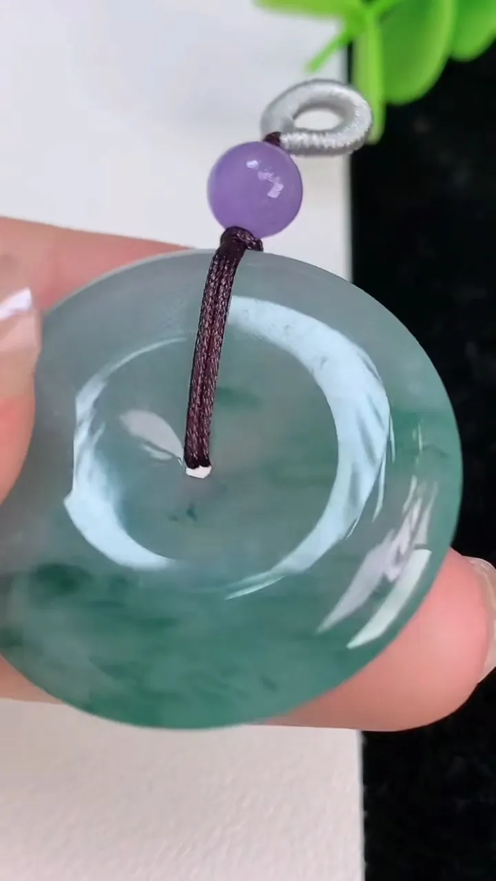 天然A货翡翠飘花平安扣吊坠，尺寸32-5，重量:11.02g
7月7日