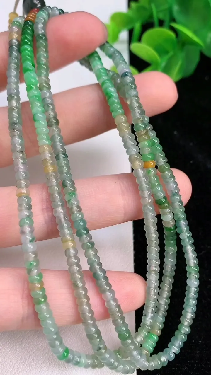 天然A货翡翠双彩算盘珠项链，尺寸3.4-2，重量:20.16g
7月7日
