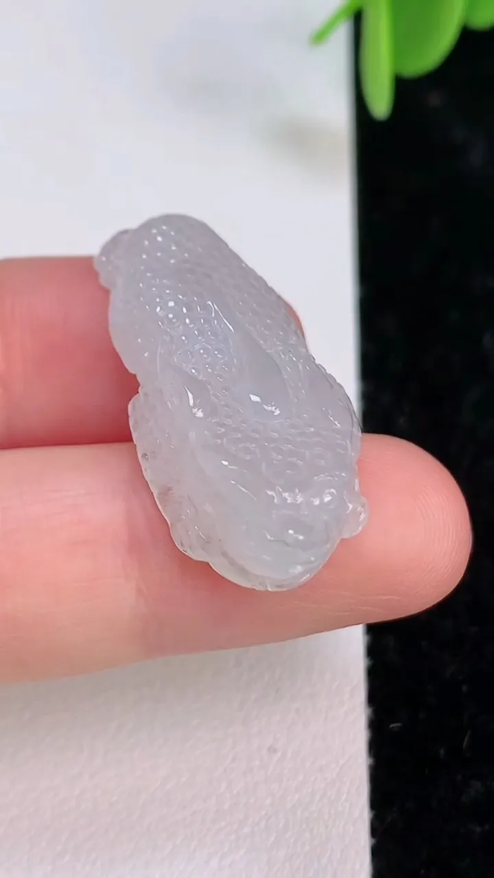 天然A货翡翠金蟾吊坠，尺寸31-14.5-8.8，重量:6.09g
7月7日